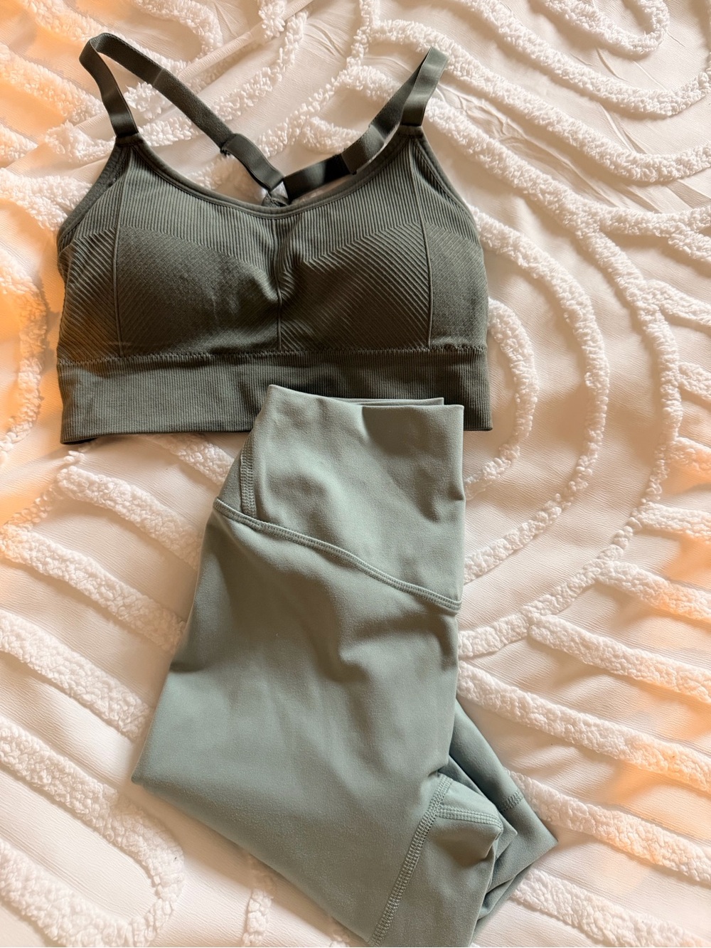 Ribbed Sports Bra & High-Waist Leggings in Green